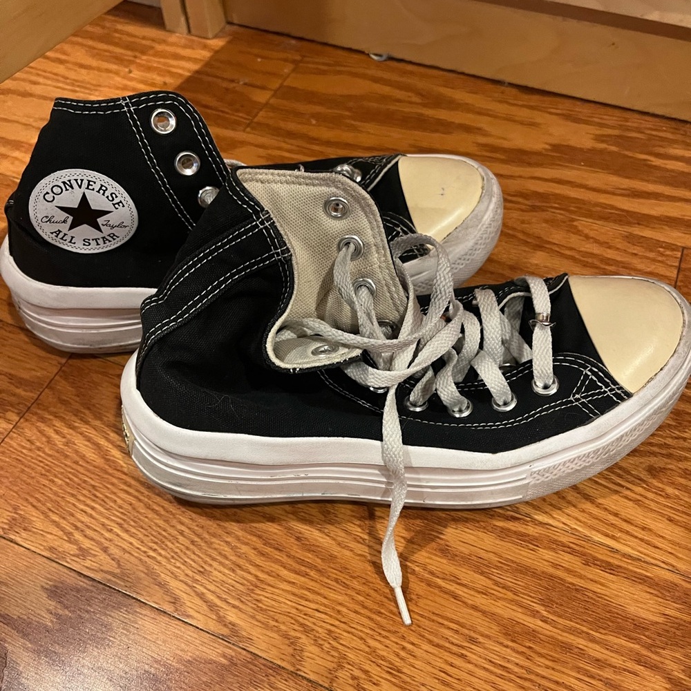 Converse ladies Black and White High-Top Sneakers